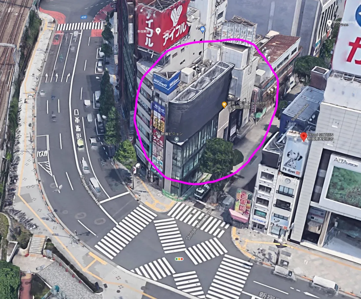 Pesquisa do ecrã do Cross Shinjuku, em Tóquio (1 de 4)