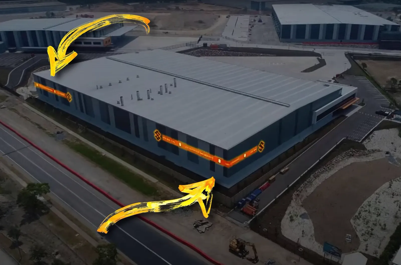 Fábrica da Simtech com os ecrãs LED exteriores em CGI compostos sobre a filmagem